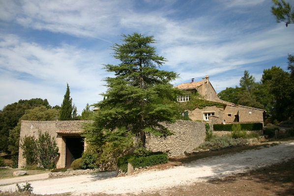 vue générale du mas du domaine de la Gaille