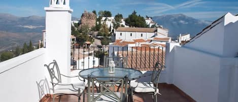 Casa Bonita has a breathtaking view at the Sierra Tejeda.