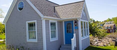 Welcome to Nautical Nest! The front door to this cottage is on the right side of the house when pulling into the lot.