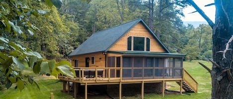 Cozy cabin on the Shenandoah River