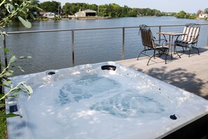 Built-in hot tub for seven by the lake