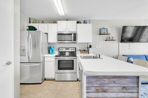 Grand Beach 304 Gulf Shores, Alabama. 1 bedroom 1 bathroom Hallway bunks. Managed by Island Rentals