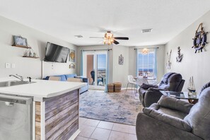 Grand Beach 304 Gulf Shores, Alabama. 1 bedroom 1 bathroom Hallway bunks. Managed by Island Rentals