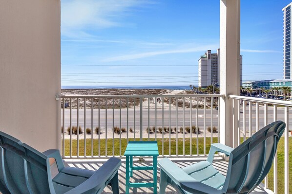 Grand Beach 304 Gulf Shores, Alabama. 1 bedroom 1 bathroom Hallway bunks. Managed by Island Rentals