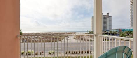 Grand Beach 304 - 2 bedrooms 1 bathroom. Managed by Island Rentals