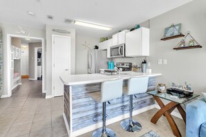 Grand Beach 304 Gulf Shores, Alabama. 1 bedroom 1 bathroom Hallway bunks. Managed by Island Rentals