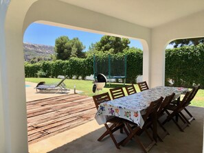 Outdoor dining