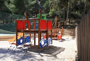 Área de juegos infantiles al aire libre