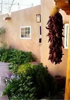 Casa de Flores, Front Entry