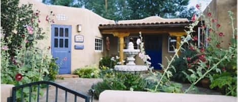 Casa de Flores, Taos NM