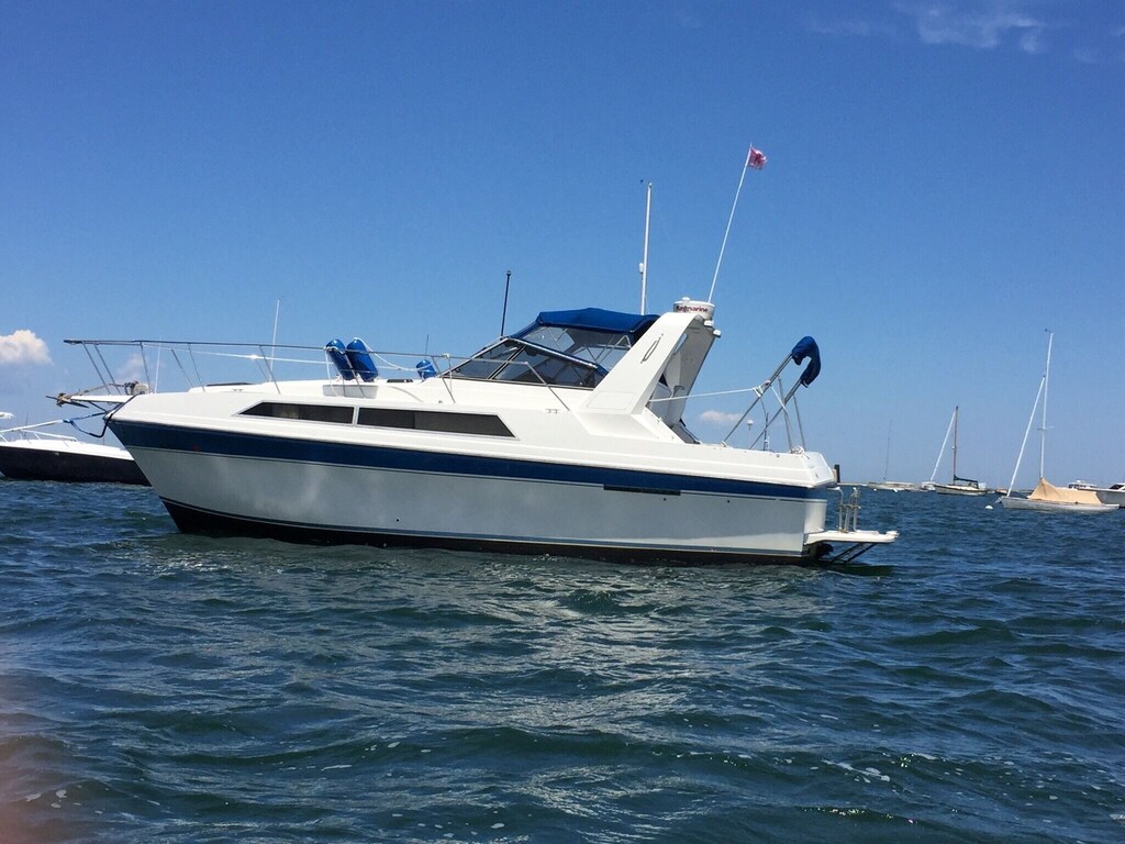 Spacious 32ft Cabin Cruiser Moored In Beautiful Nantucket Harbor Nantucket Spacious 32ft Cabin Cruiser Moored In Beautiful Nantucket Harbor Nantucket