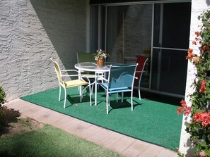 Lanai Table and Chairs