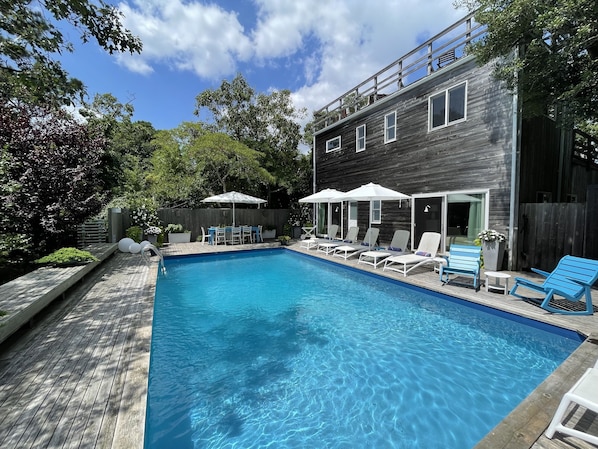 Pool Deck with outdoor Dining