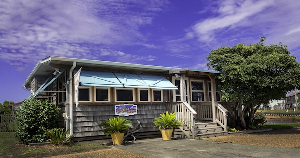 "Parrot's Perch" the best kept secret around! Come stay with us and see why!