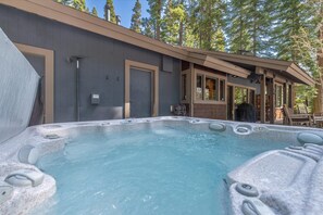 Bain à remous extérieur