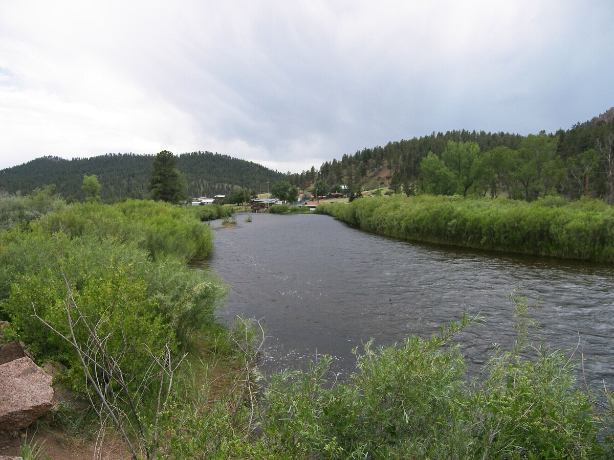 Updated Cabin. Fly fishing on the Gold Medal South Platte by Decker’s Co. WiFi
