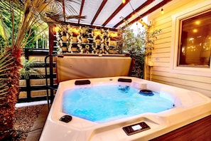 Bain à remous extérieur