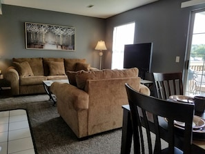 Open floor plan. Queen sleeper sofa, large flat screen and wifi. Lake view!