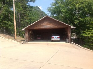 Carport.