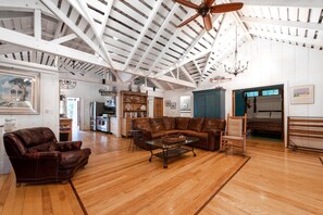 Central living room with flat screen, cable and Bose surround sound