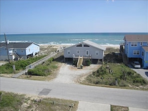 Spectacular Ocean Views from cottage. Beach access just across the street!