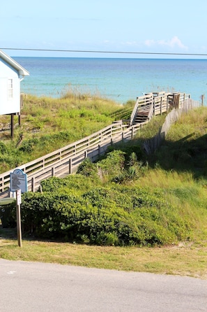 Walkway to ocean just across street from the cottage. Easy access to beach!