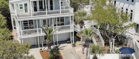 Beach House 4/5 bed & 4 bath; Lg private pool; Easy 4 min walk to public beach