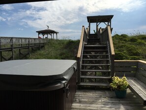 6 person hot tub and private walkway to beach