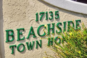 TH, at the Y across from Winn Dixie, min from back beach road to pier park. 