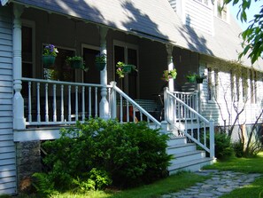 Kitchen porch and entryway.