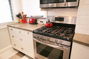 Gas stove & oven