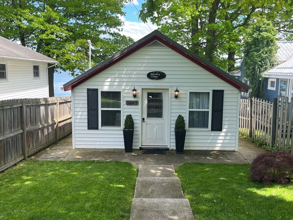 Blackbird Cottage on Seneca Lake