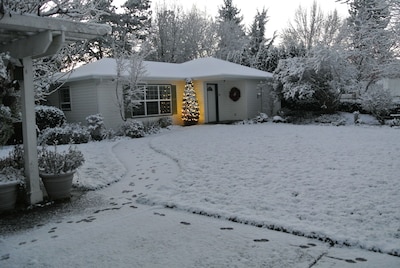 Quiet, Modern, Cottage