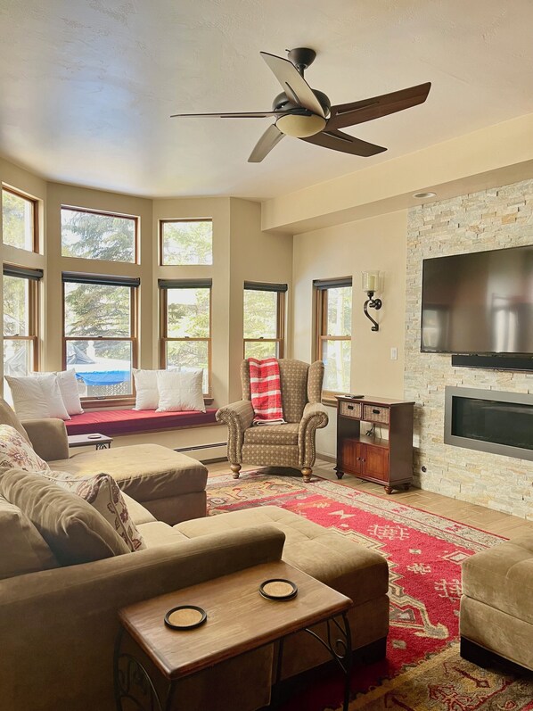 Living Room with TV and gas fireplace