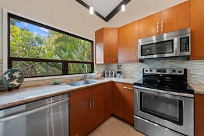 Wailea Ekolu 1604 kitchen 1