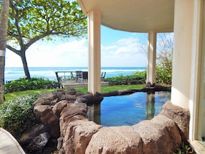 Hot tub looking out at the ocean