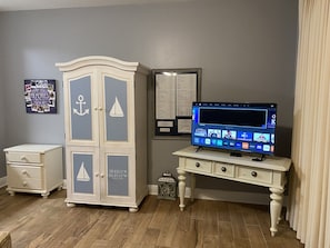 New smart TV, extra linens, throws and games in cabinet 
