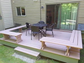 Outside deck. Step off the deck to enjoy a bbq or
a walk in the woods.