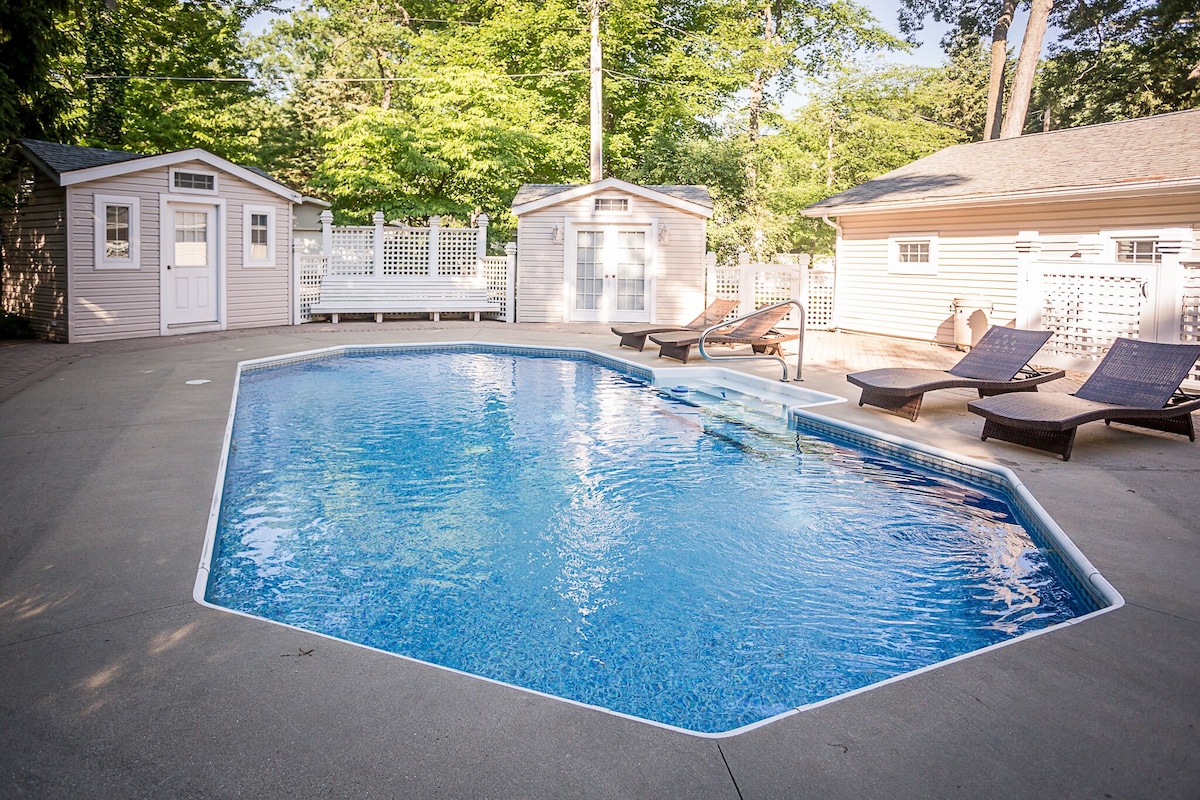 Heated pool in season, fire pit, big yard, steps to beach