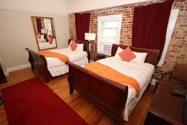 Fine Hotel Style Linen and the room is tastefully designed.  