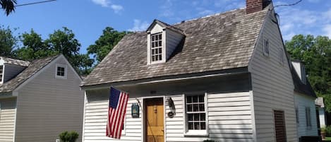 Front and side view of Blades House from Locust St.