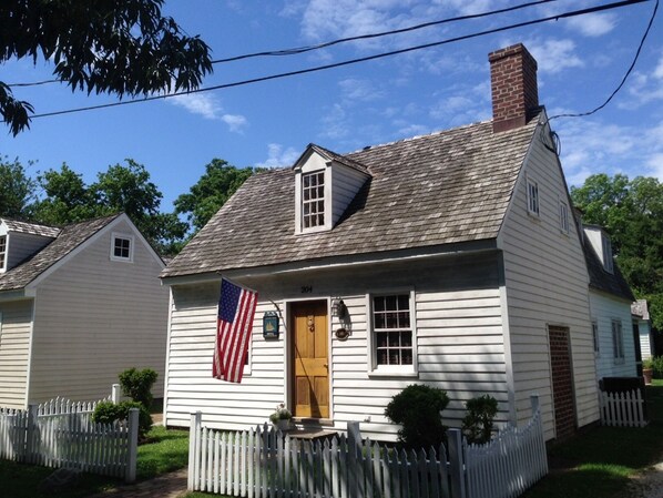 Front and side view of Blades House from Locust St.