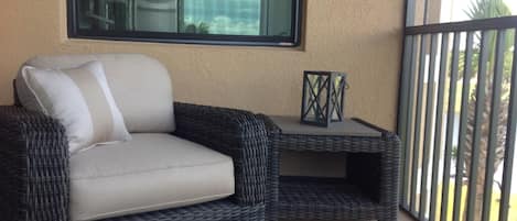 Comfortable high end lanai seating.