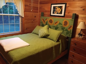 Sunflower room. Double bed.