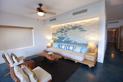 Oceanfront recientemente renovado 3 Dormitorio Planta Baja Condo