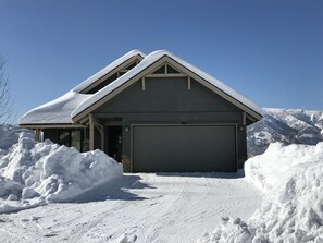 It’s a great place to hunker down after a great day on the slopes!