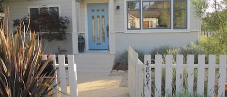 Corner Cottage - front entry