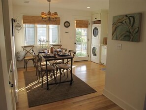 Corner Cottage - dining area