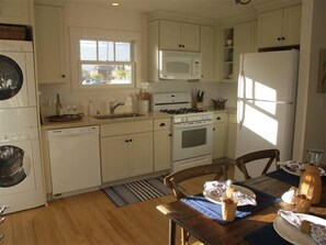 Corner Cottage - kitchen