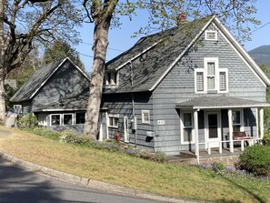 Front of the house 